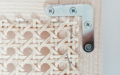 Tables de chevet sweeek : le cannage et le bois s’invitent dans votre chambre